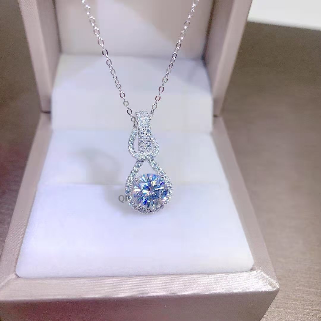 2 Karat Moissanite Pipa Pendant Necklace For Women Temperament Clavicle Chain