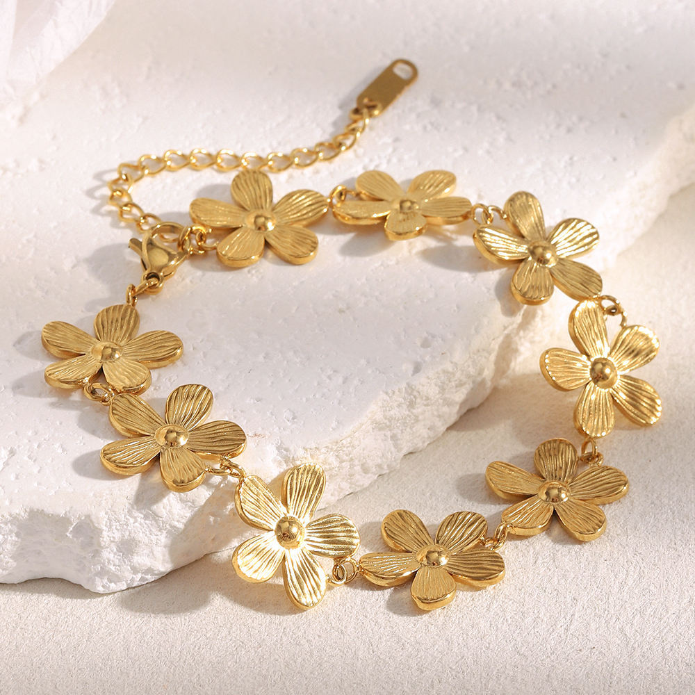 Retro Three-Dimensional Flower Bracelet 18K Gold
