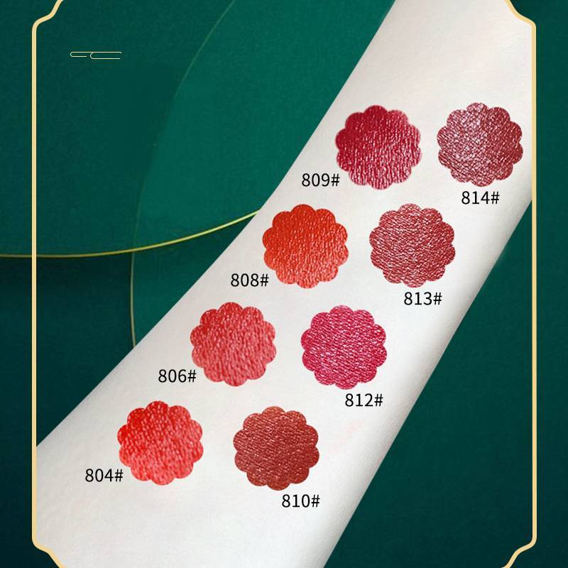 Beautiful and Elegant Red Makeup Chinese Style Carved Lipstick Suit