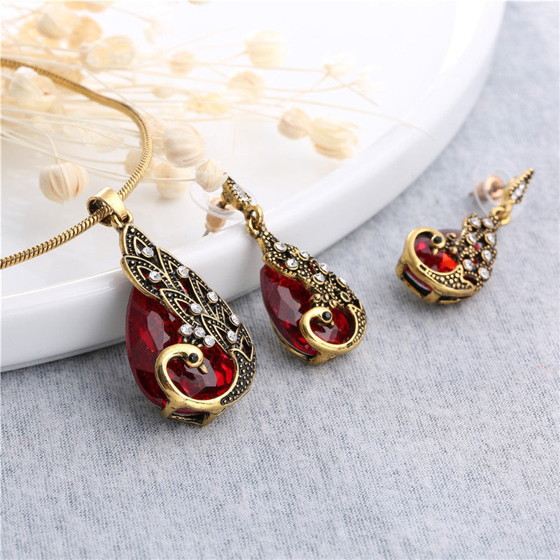 Vintage Fashion Peacock Jewelry Lady