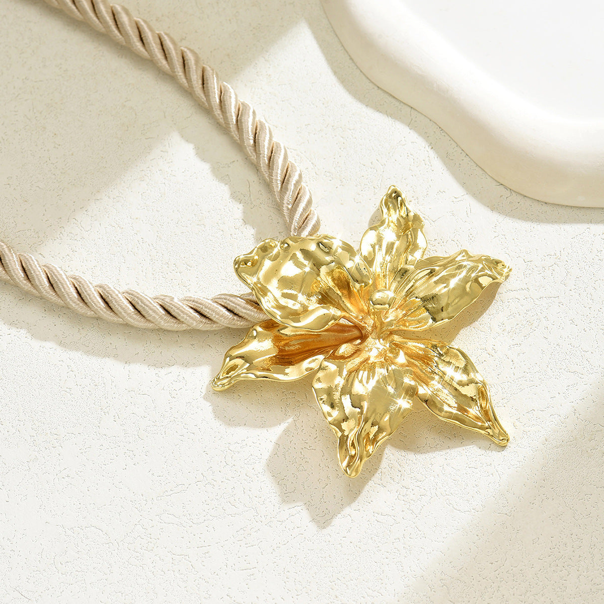 Flower Necklace Female Exaggerated Three-Dimensional Flower Design