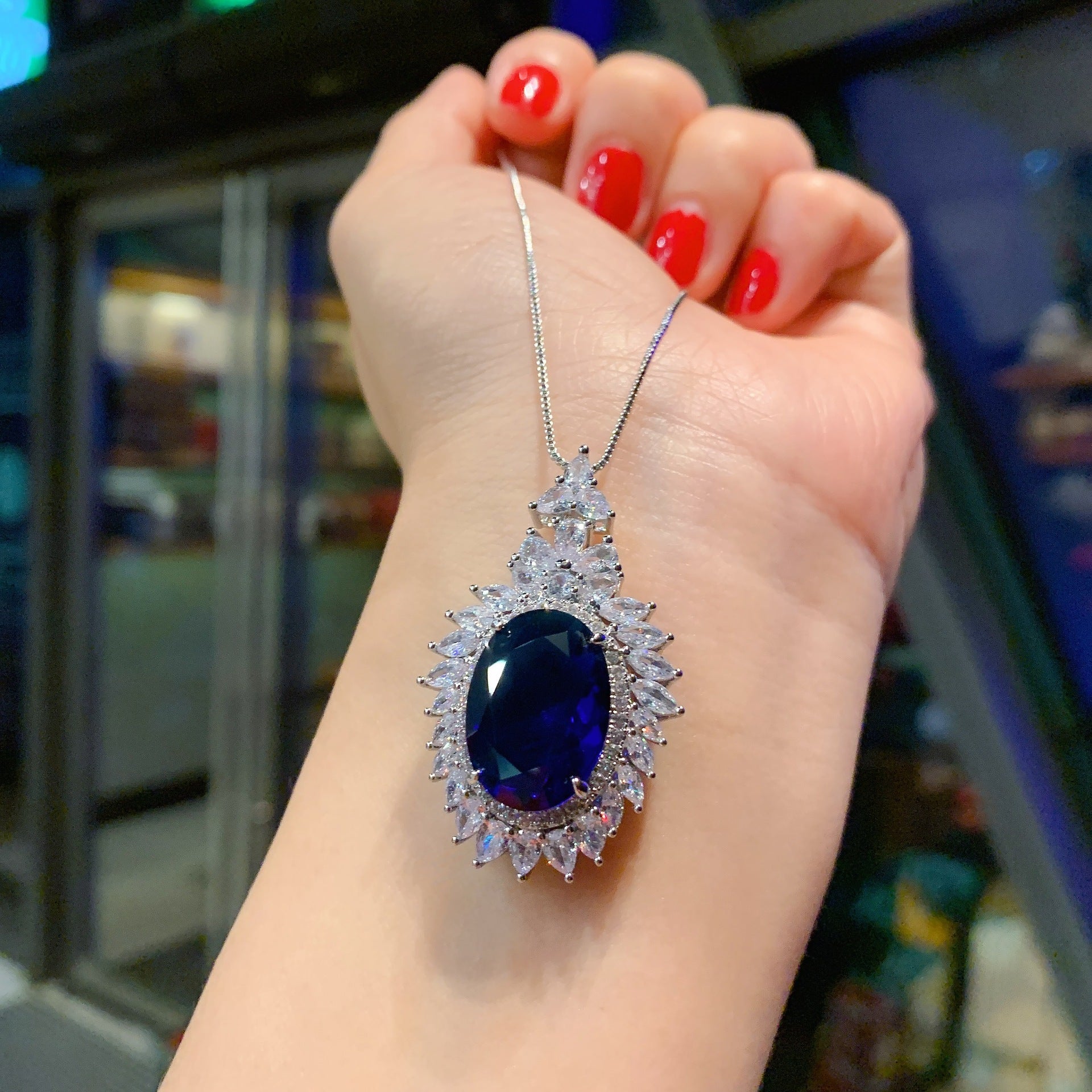 Female Simulation Topaz Blue Tanzanite Blue Vintage Pendant Necklace