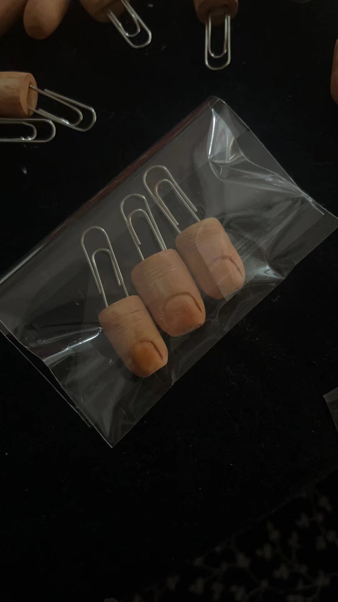 Resin Finger Clip Bookmark Suit