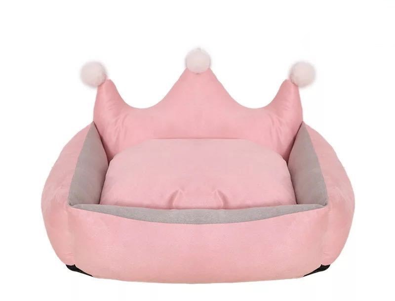 Scratch Resistant Crown Dog Bed