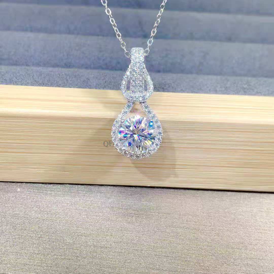 2 Karat Moissanite Pipa Pendant Necklace For Women Temperament Clavicle Chain