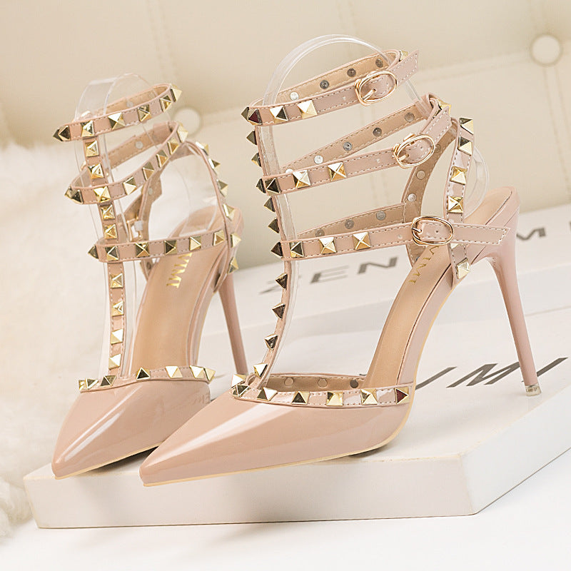 Rivet Hollow-Out Roman Fashion Sandals