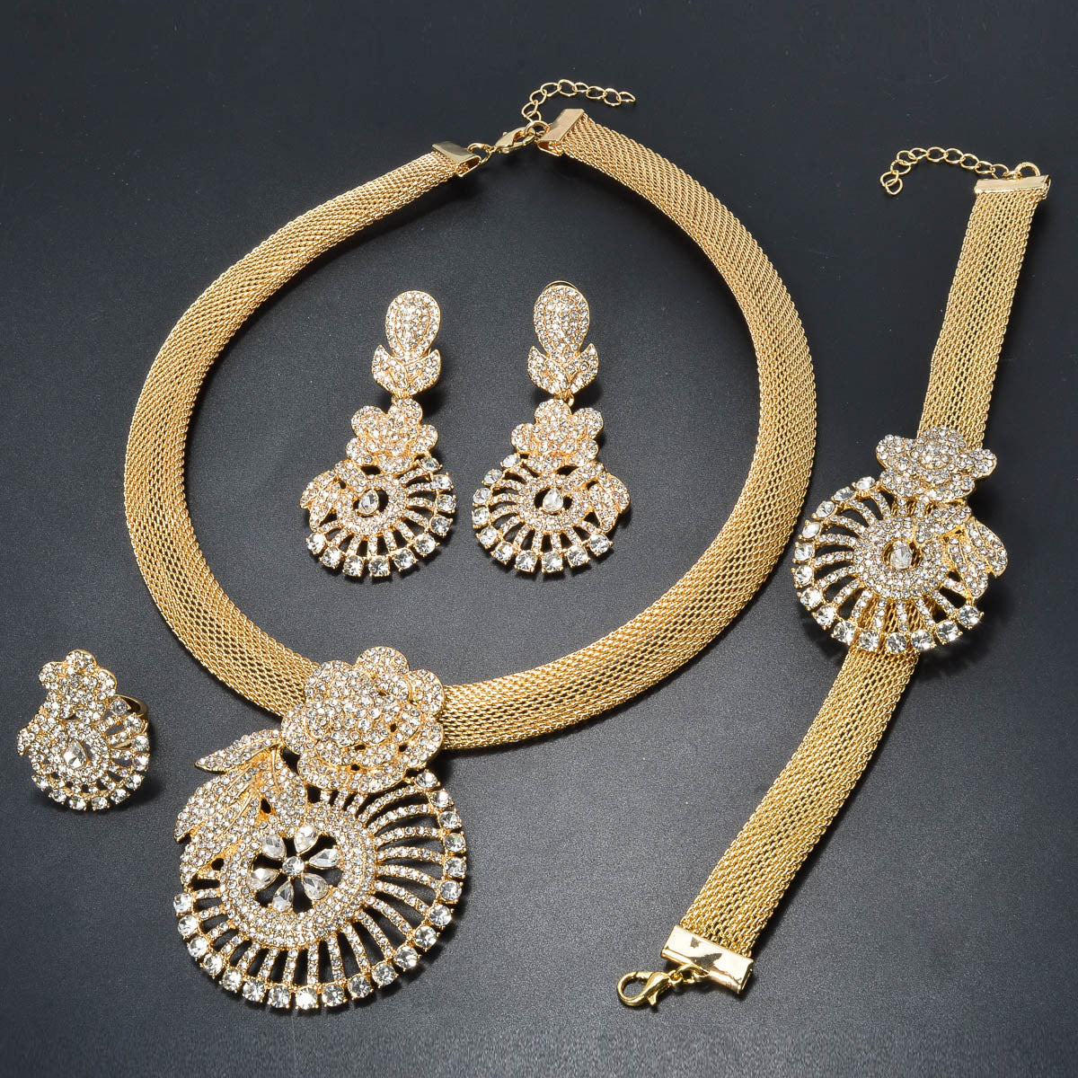 Dramatic Fan-Shaped Flower Gold Pendant With Diamonds
