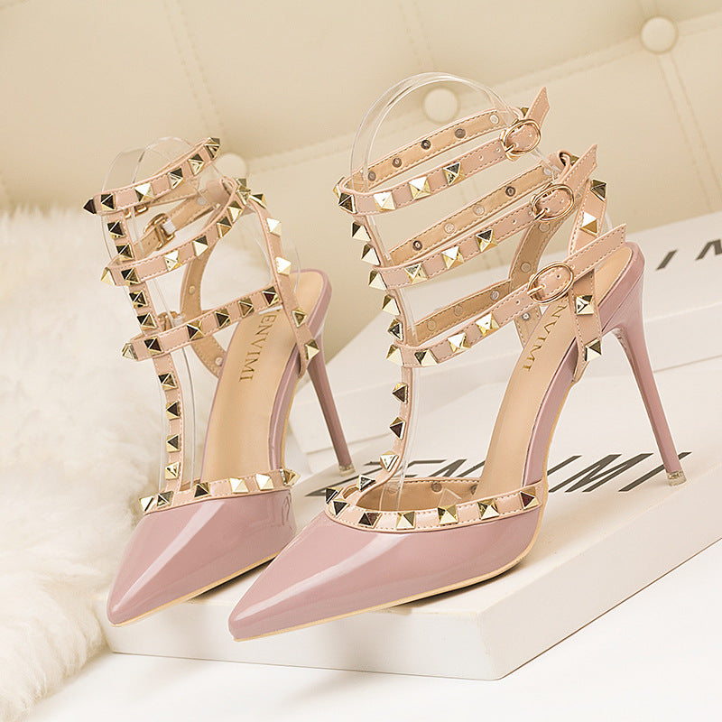 Rivet Hollow-Out Roman Fashion Sandals