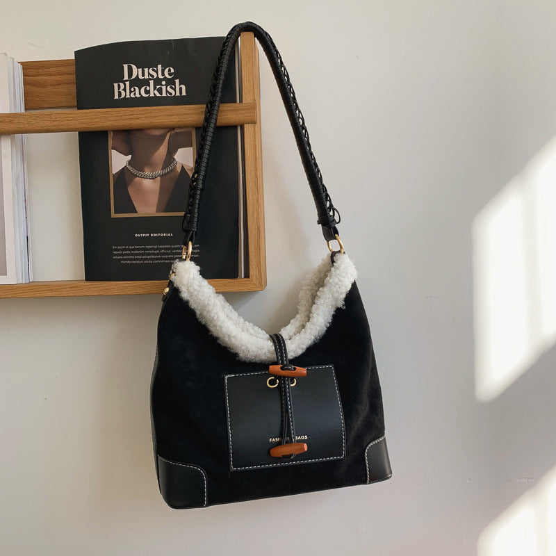 Design A Small Messenger Bag With One Shoulder