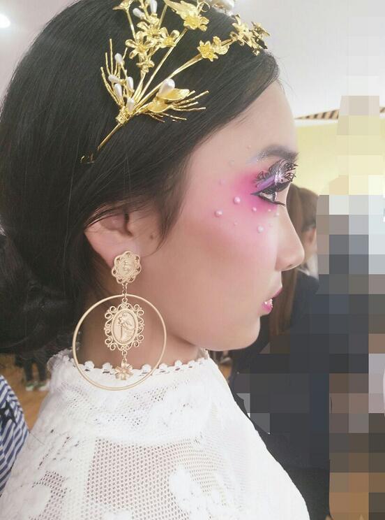 Baroque Head Coin Hoop Earrings Exaggerated