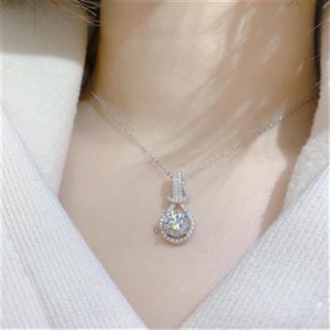2 Karat Moissanite Pipa Pendant Necklace For Women Temperament Clavicle Chain