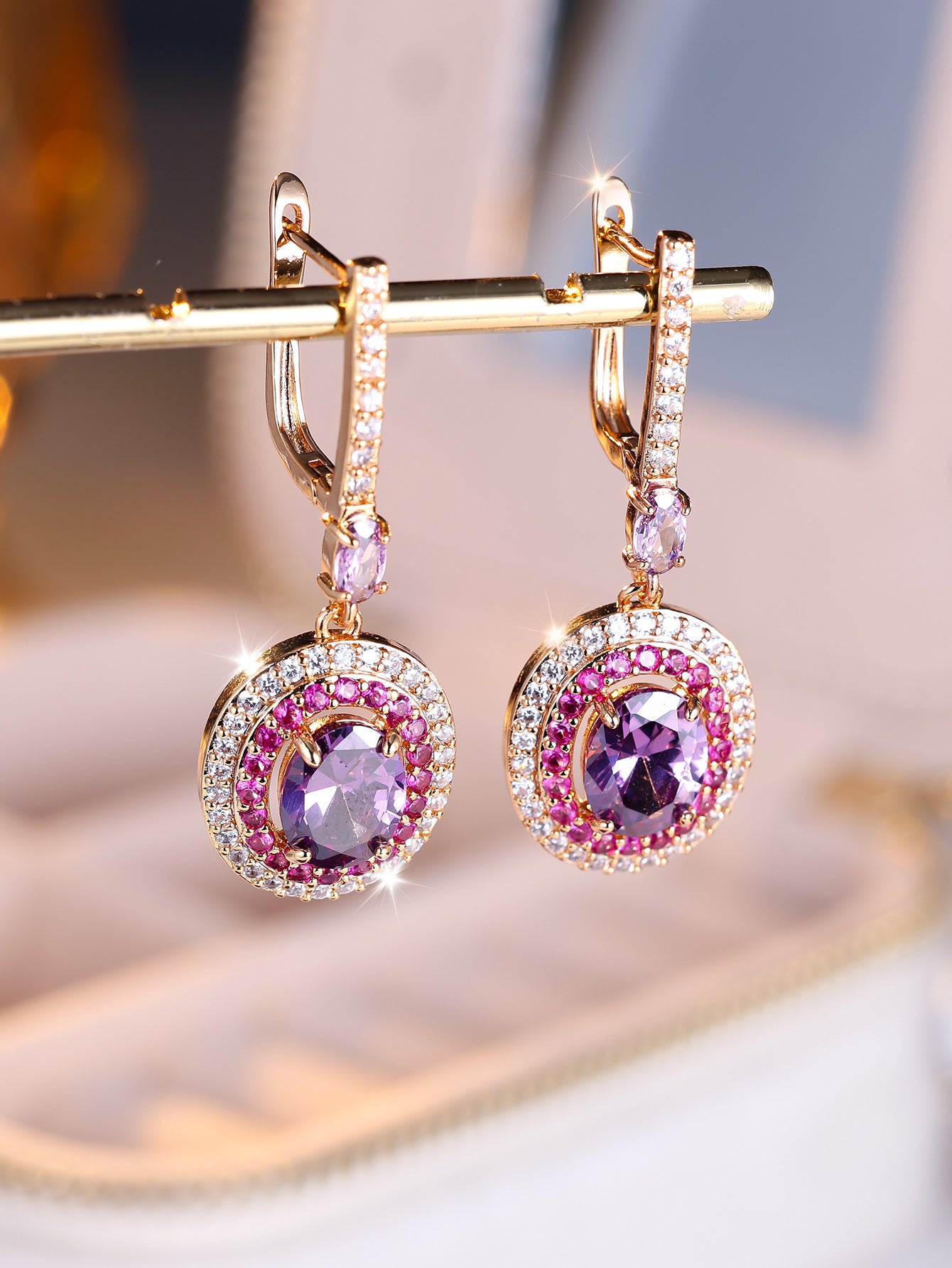 Entry Lux Colored Gems Egg-shaped Main Stone Edge White Diamond Earrings