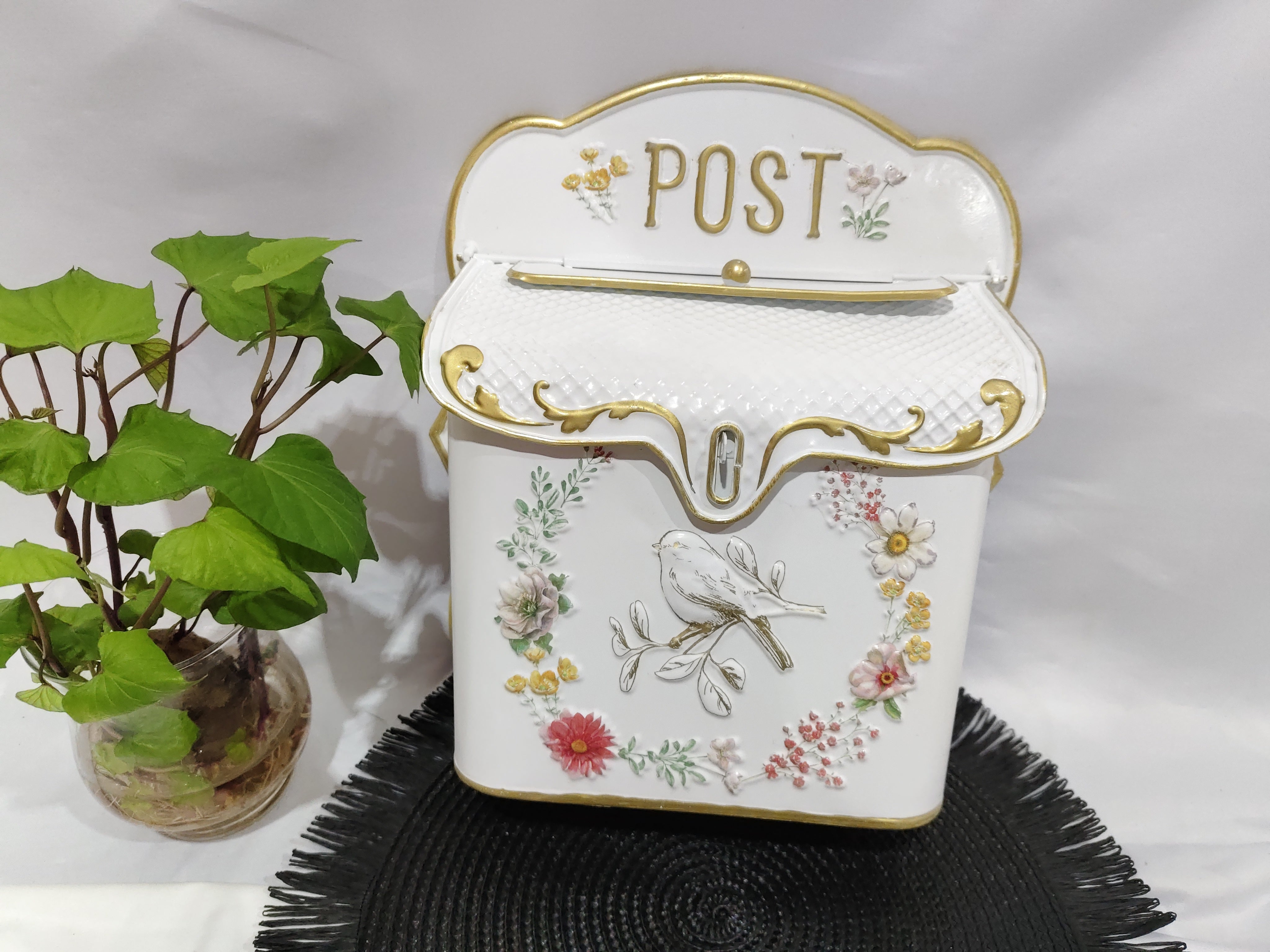 European-style Flower And Bird Mailbox Three-Dimensional Relief Delivery Box