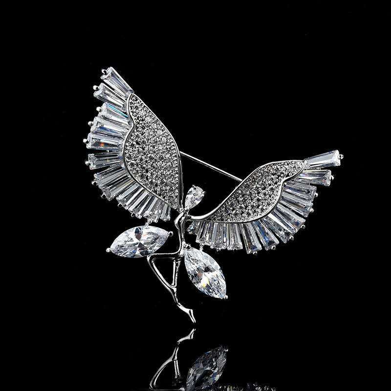 Luxury High-End Angel Flying Brooch Coat Clothing
