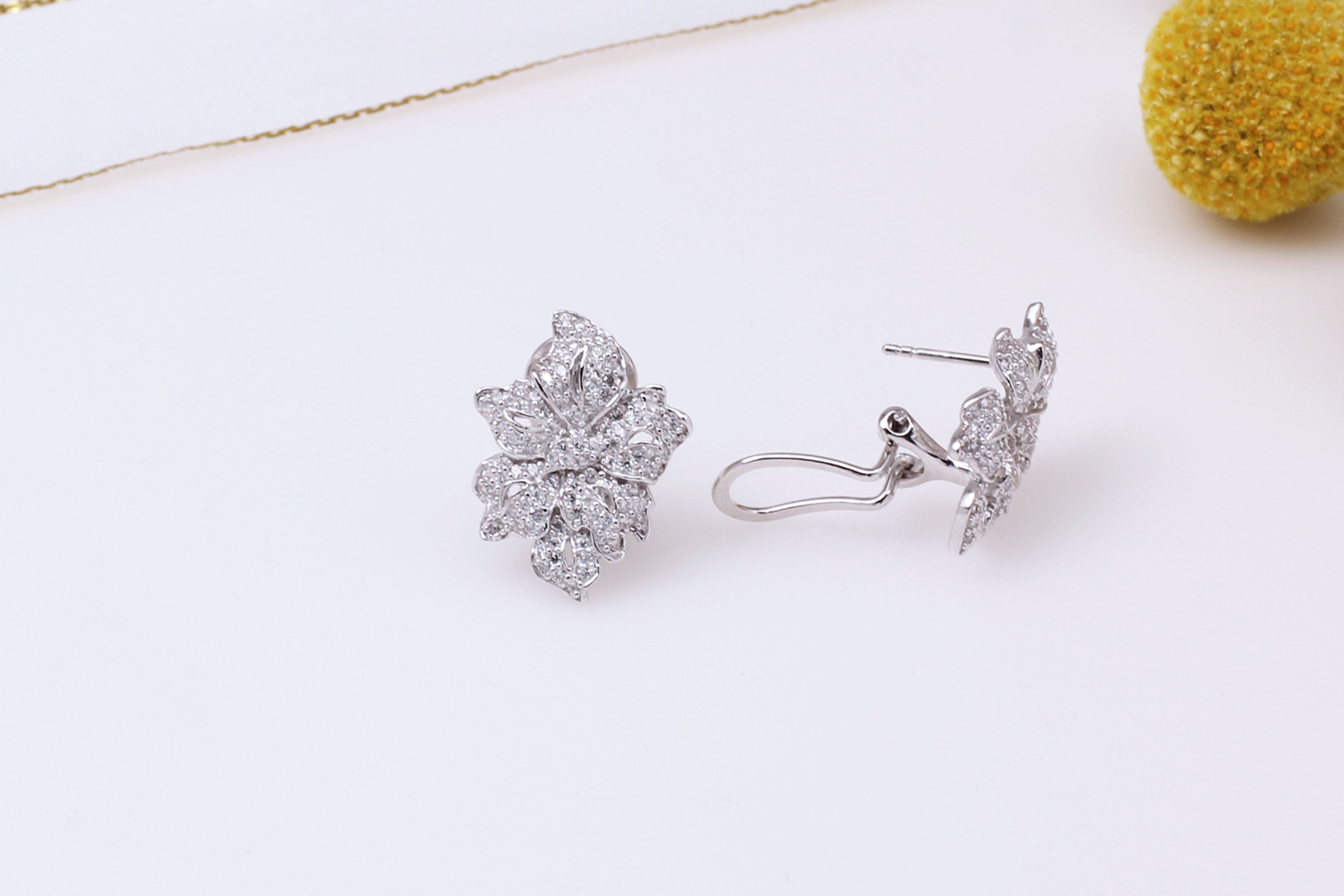 925 Silver Gold-Plated White Mosaic Ear Buckle 5285