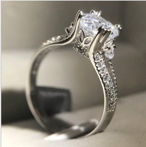 Royal Crown  Classical Platinum Four Claw Micro Set Simulation Diamond Ring Proposal Retro Female Ring
