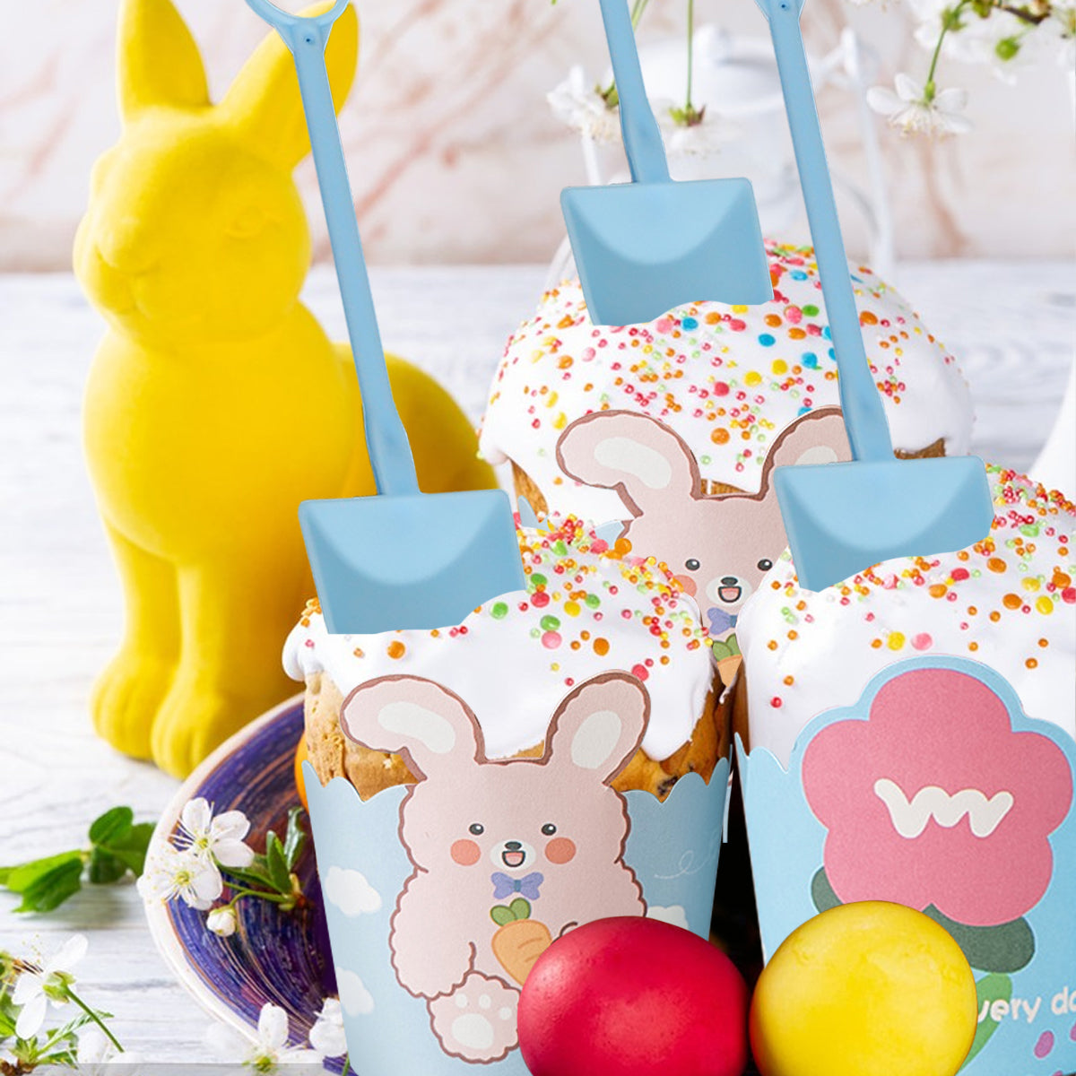 Paper Baking Cups Cupcake Liners With Blue Plastic Spoons