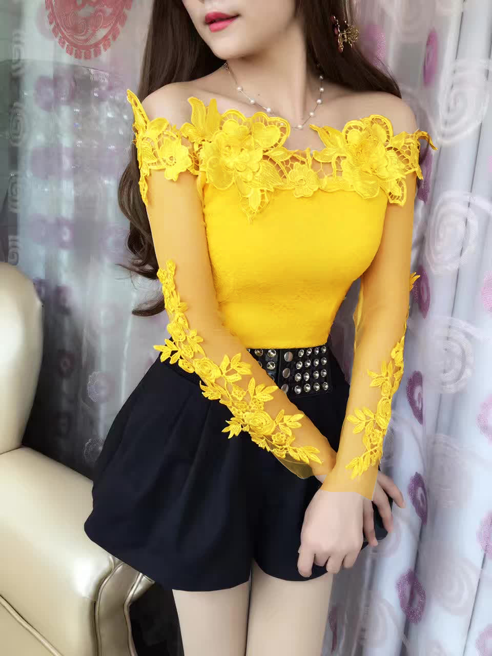 HEAVY INDUSTRY EMBROIDERY 3D FLORAL SLIM SHORT TOP