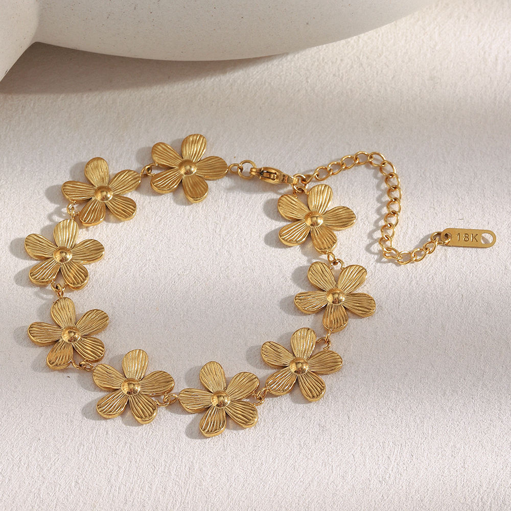 Retro Three-Dimensional  Flower Bracelet 18K Gold