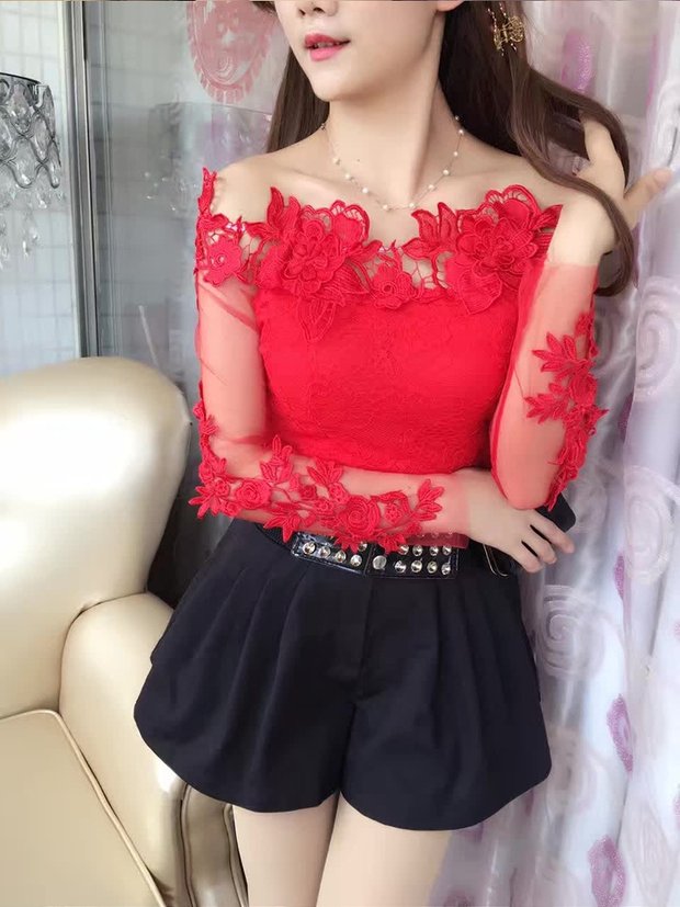 HEAVY INDUSTRY EMBROIDERY 3D FLORAL SLIM SHORT TOP