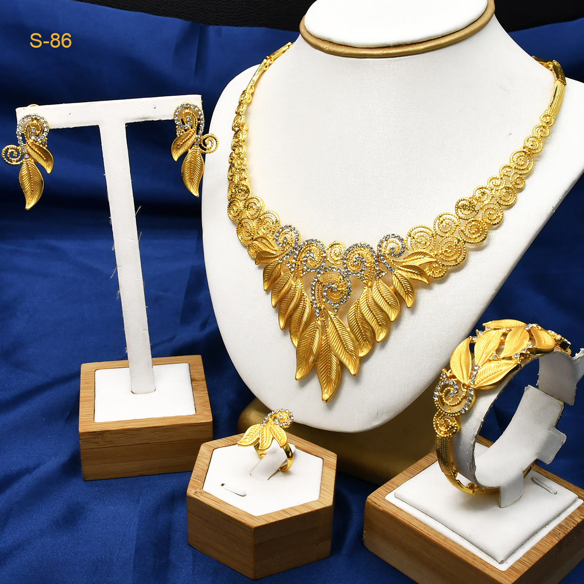 Women's Saudi Bridal Necklace Bracelet Earrings Four-Piece Ring Set