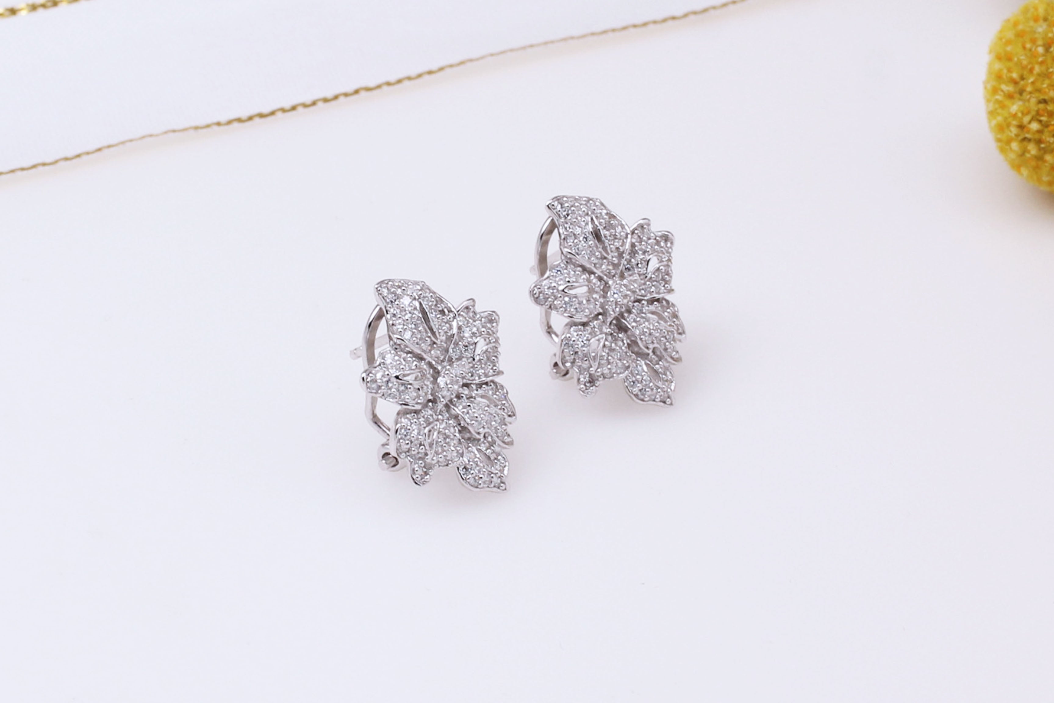 925 Silver Gold-Plated White Mosaic Ear Buckle 5285