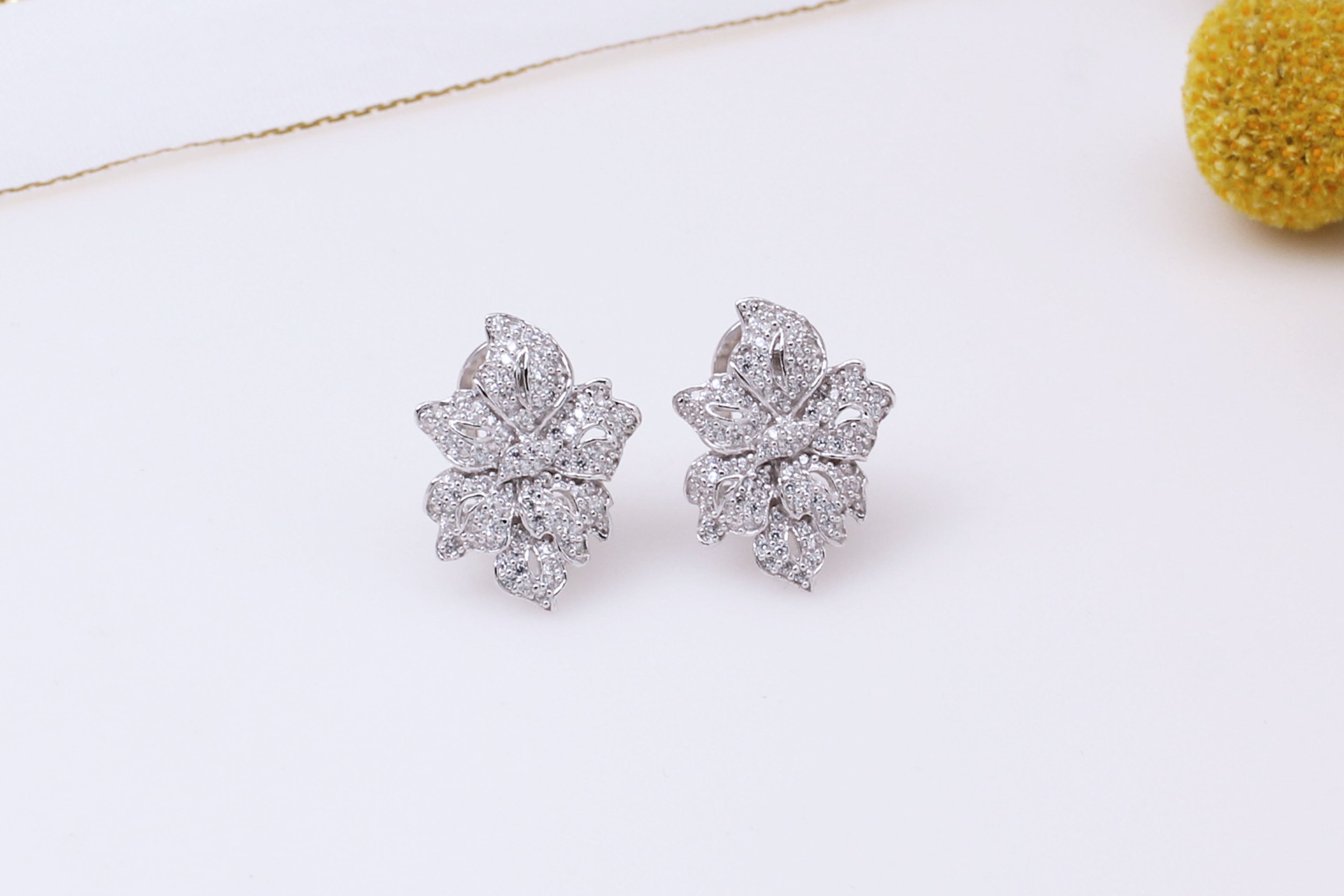 925 Silver Gold-Plated White Mosaic Ear Buckle 5285