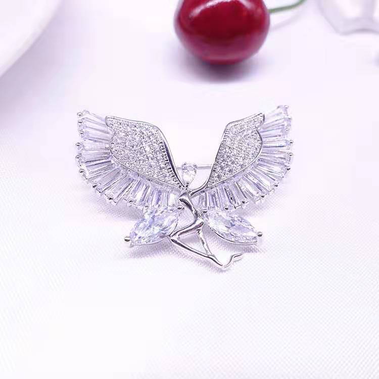 Luxury High-End Angel Flying Brooch Coat Clothing