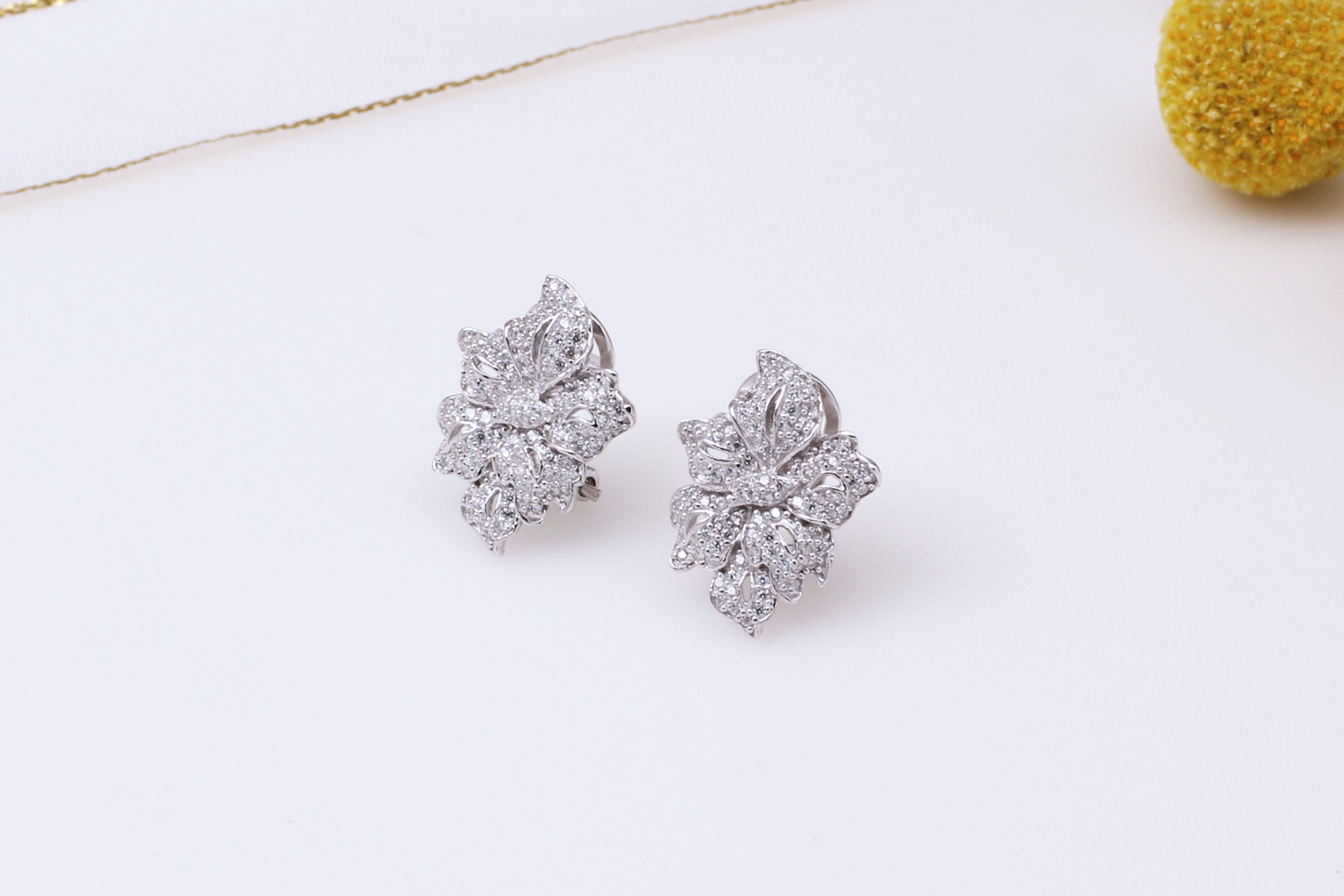 925 Silver Gold-Plated White Mosaic Ear Buckle 5285