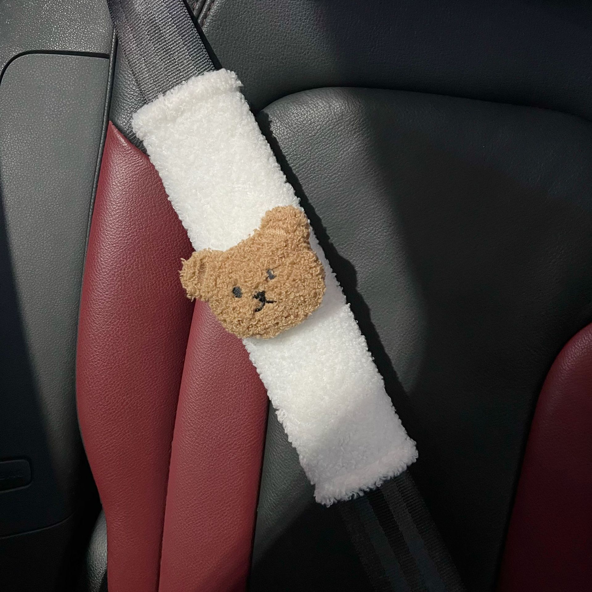Cartoon Bear Shoulder Sleeve Protective Cover Baby Car Anti-Strangulation Seat Belt
