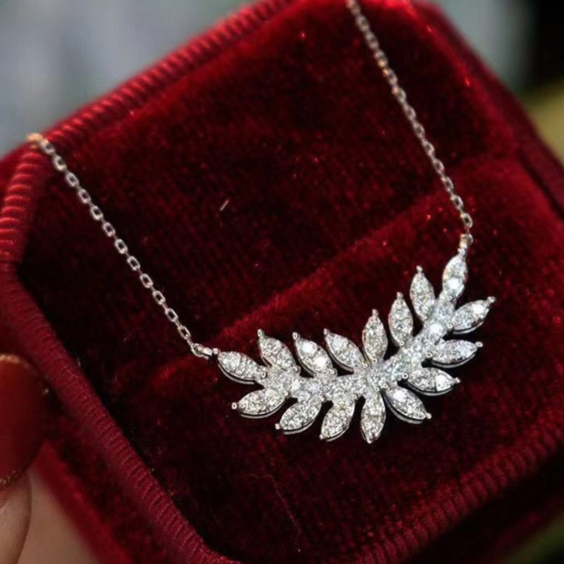 Women's Fashion New Feather Necklace