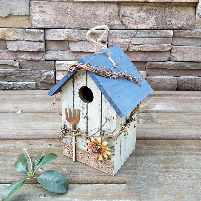 Rustic Wooden Bird House Chalet Bird Nest Outdoor Pendant Decoration
