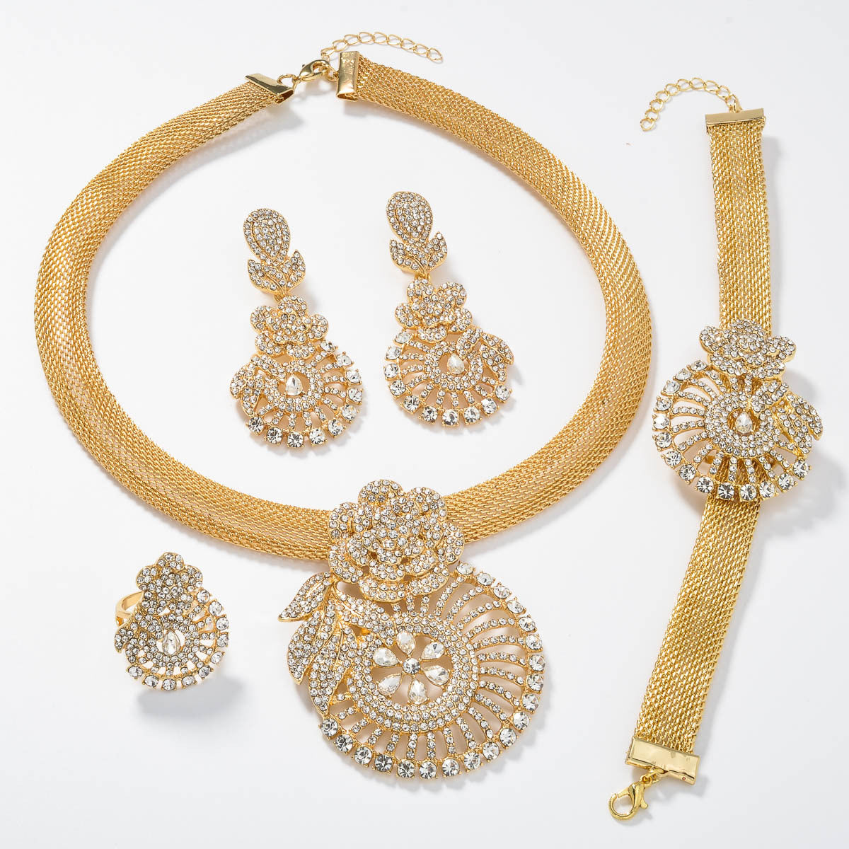 Dramatic Fan-Shaped Flower Gold Pendant With Diamonds
