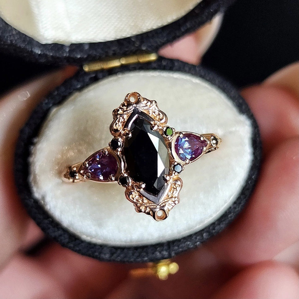 Rose Gold Inlaid Black Horse Eye Ring Mid-Ancient Colored