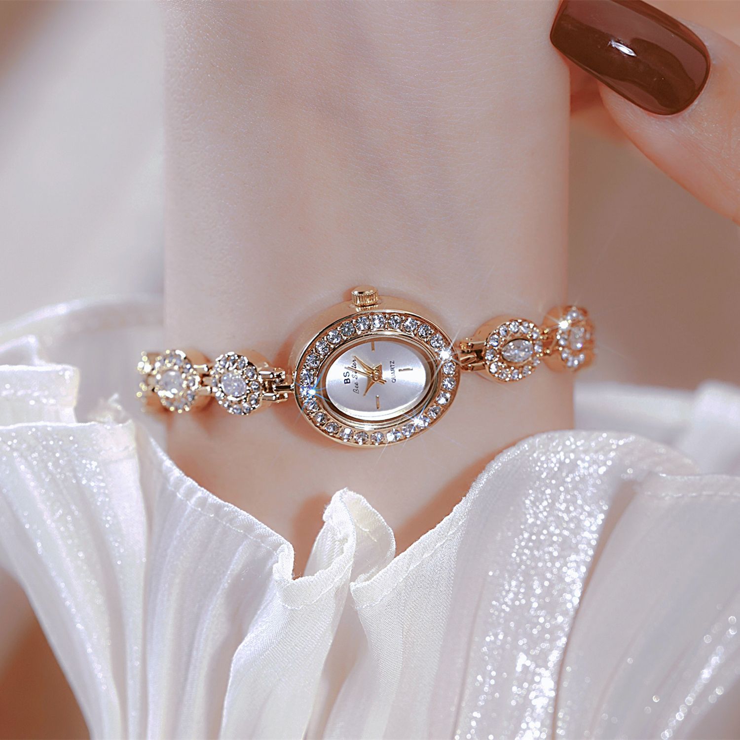 Mid-Ancient Fashion Oval Colored Gems Rainbow Light Luxury Watch
