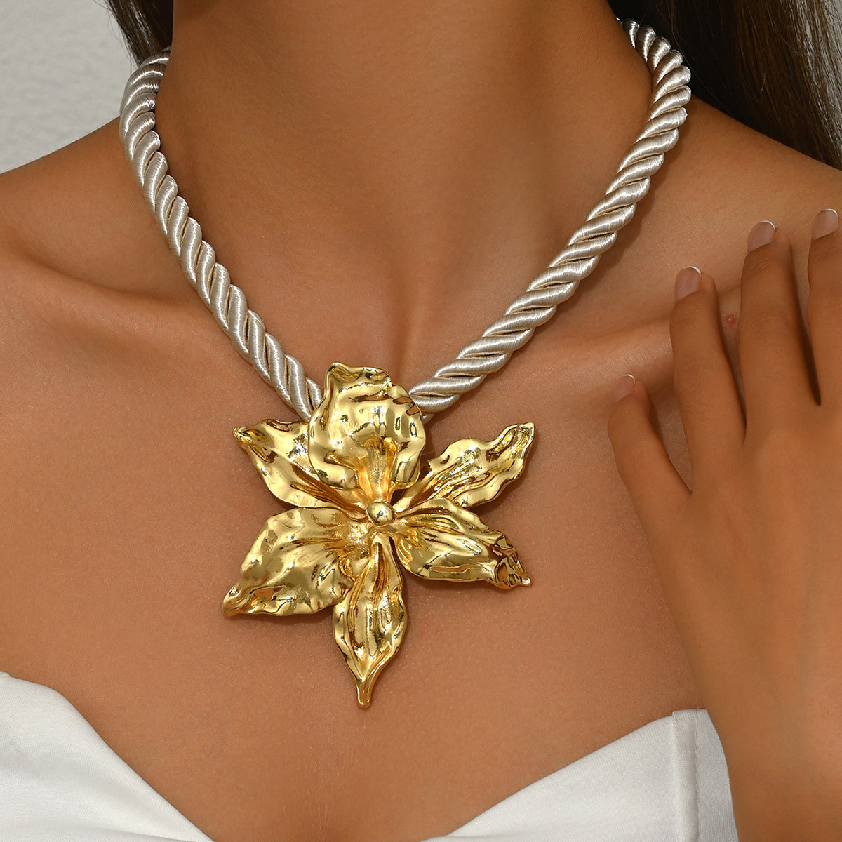 Flower Necklace Female Exaggerated Three-Dimensional Flower Design